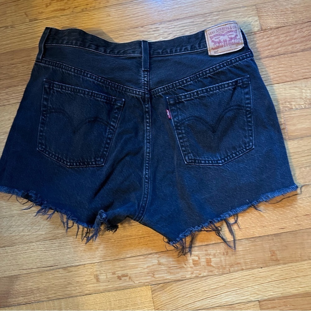 Levi’s Women’s Washed Black Denim Cut Off 501 Button Fly Shorts size 34 (O)